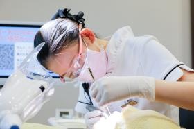歯科衛生士の施術の様子