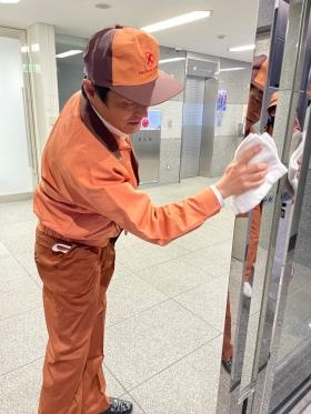 マンション・ビルの日常清掃です