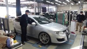 国産車から外国車まで様々な自動車が来ます。