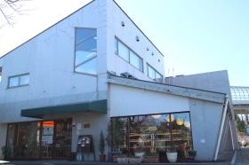 法人本部のあるすいーつばたけ店舗です。