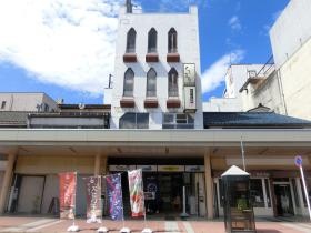 くろひめの外観です。１階くろひめフード、２階膳処くろひめです