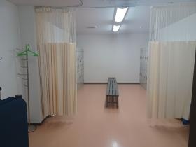 女性用更衣室（エアコン完備）