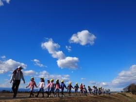 近くには富士山を望める土手があり、五感で自然を感じています