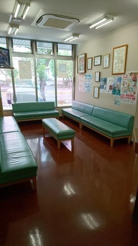 島崎クリニック待合室