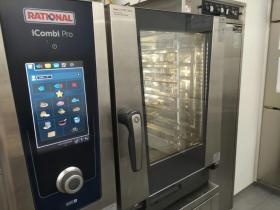 最新のスチームコンベクション。タッチパネルで操作も簡単。