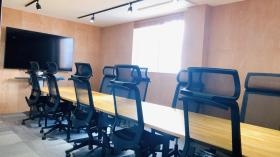 本社：社内 ミーティングルーム
