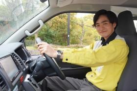 仕事風景～お客様先へ移動中～ ワンボックスカーを運転します