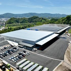 海抜４８ｍ４，０００坪の県内最大級のセンター