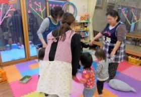 事業所内保育施設があります（０～２歳児）盛岡市内２か所