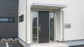 事務所の玄関です☆