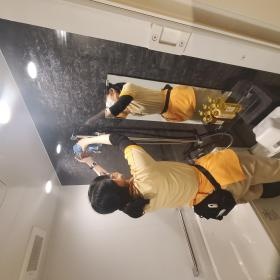 ホテルのバス清掃の様子です