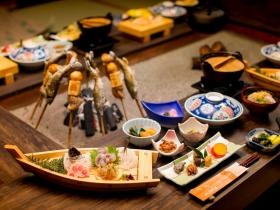 囲炉裏でのお料理が人気です