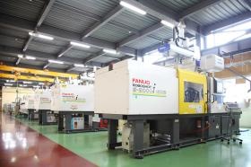 清水工場射出成型機