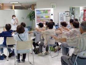 地域の方とコグニサイズ。脳トレは人気講座です。