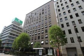 仙台駅の正面から直線で徒歩５分のビルです