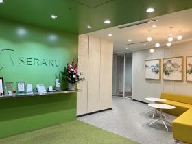 季節ごとに変わるお花が彩るエントランス