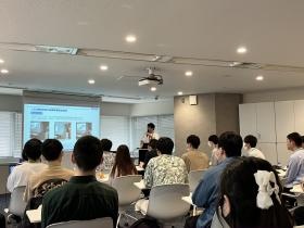 事業部報告会では目標達成率や方針共有を通じてチーム力を強化