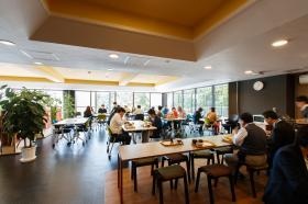 白浜本社＿一般の方にも開放している社員食堂（くおり亭）