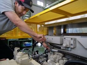 組立職の作業風景