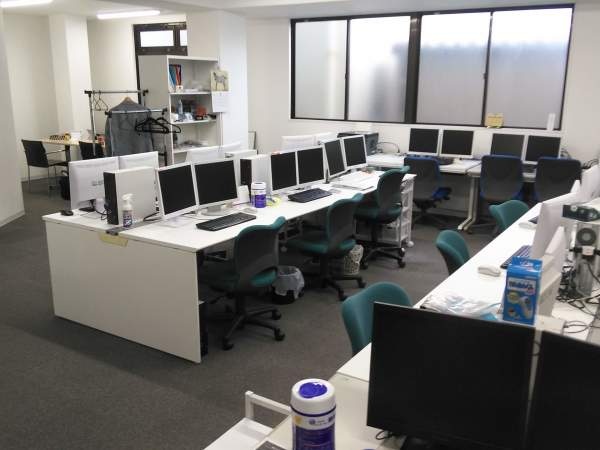 入社後は指導員やチームメンバーが丁寧にサポート。独り立ちまで約3ヶ月の期間をかけて、安心して業務を習得できます。