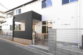 アプローチ（正面玄関）