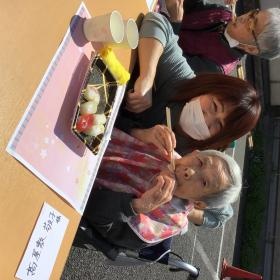 こしがやのグループホーム 敷地外でお食事を楽しむレクイベント