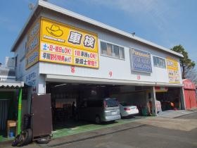 車検工場と鈑金工場を完備