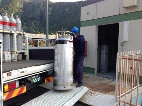 日常の仕事風景です（高圧ガスを指定場所へ配送）ゲート使用