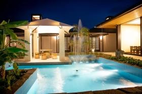 セレモニーヴィラ飯塚・中庭プール