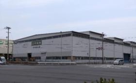 南港工場 この建物の右半分が当社の工場です。