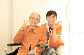 介護付有料老人ホーム・笑顔が溢れる職場です