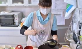 温かいご飯と作り立ての味噌汁はそれぞれのユニットの味です