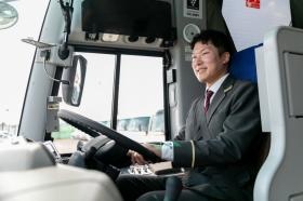 運転中の若手運転士