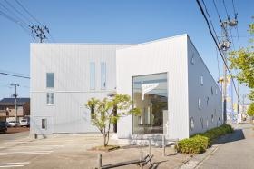 美容室ピース（本社）