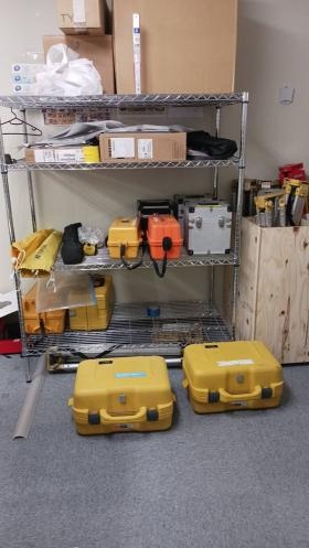 新潟事業所にある測量機器