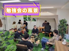秋葉原支社：勉強会風景です。お弁当を食べながらゲーム開発♪