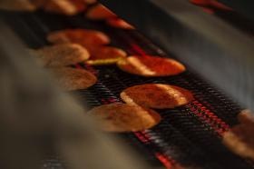 丁寧に焼きあげる