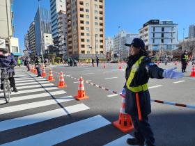 イベントの東京マラソン 自転車歩行者誘導