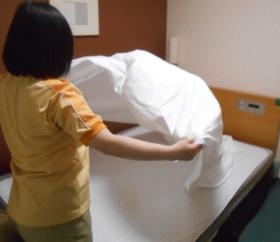 ベットメイク作業