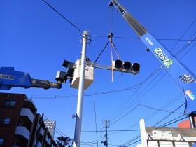 社員作業風景２（交通信号機の施工）