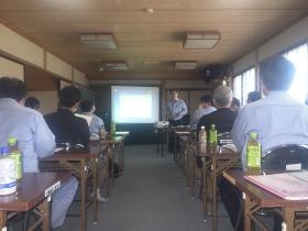 研修風景です。資格取得支援制度あり、試験費用は会社負担です。