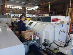 ＮＣ旋盤作業風景 １