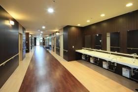 緊急災害時にも十分な幅を確保している廊下