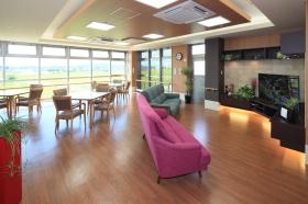 秩父連山、浅間・妙義・榛名山が望める広々とした食堂