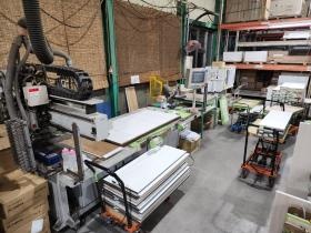 未経験者には機械の操作も丁寧に指導します。