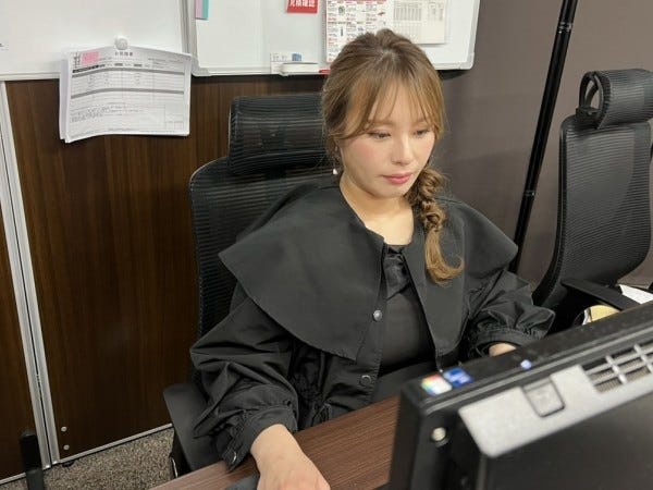 出勤スタイルは服装髪型も自由です！自分らしさを存分に生かして、お仕事に取り組むこともできます。