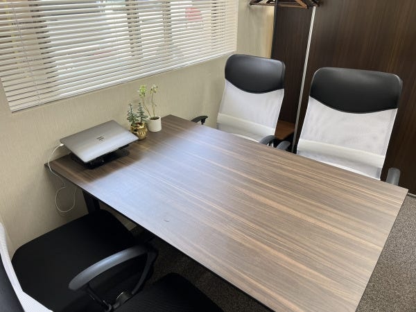 【商談スペース】