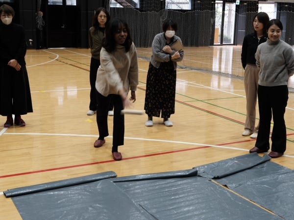 モルック投てき中（社内イベント）