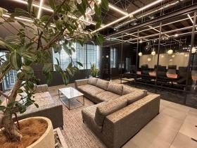 本社エントランス