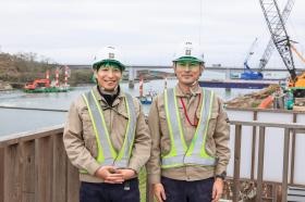 先輩後輩がペアとなって仕事を進めます。